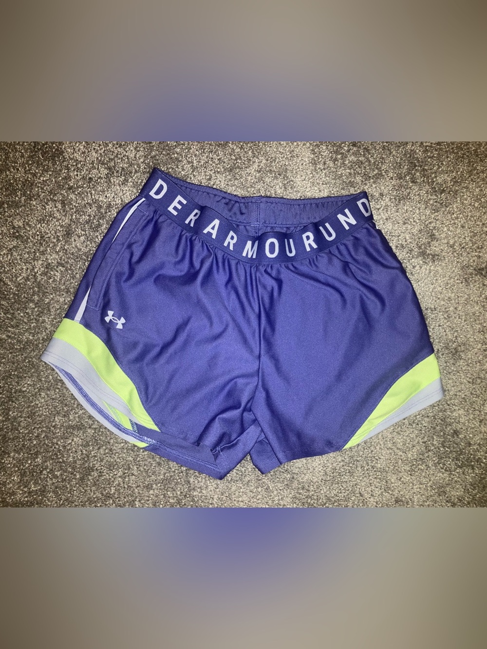 Under Armour Women's Shorts XS Purple with pockets elastic waistband with logo